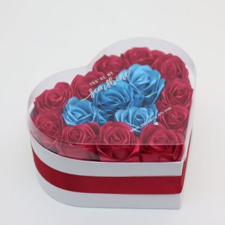 Červený a modrý saténový květinový box se srdcem z růží - "MEDIUM"