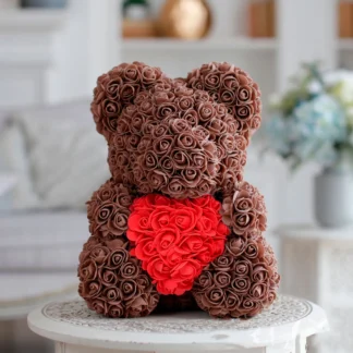 Medvídek z růží kávový s červeným srdcem - 40cm