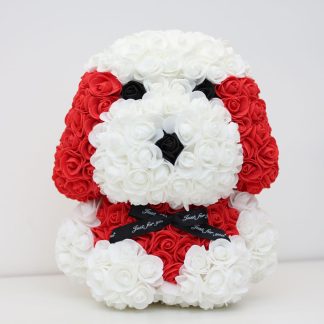 Červeně bílý pejsek z růží – 25 cm