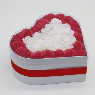Červený a bílý květinový box srdce z umělých růží - "DELUXE"