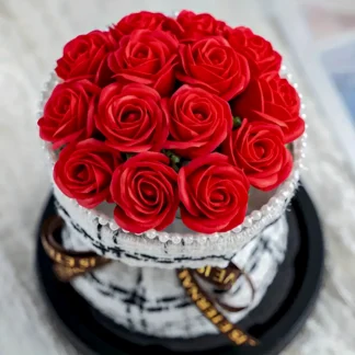 Očarující Krása – červené mydlové růže v elegantní dekoraci