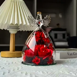 Premium trojitá růže ve skleněné kopuli s andělem