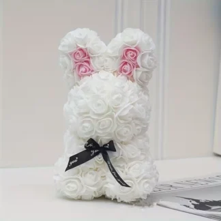 Bílý zajíček z růží s růžovými oušky – 25 cm