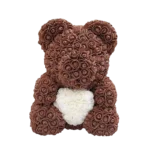 Hnědý medvídek z růží 40 cm s bílým srdcem – čokoládový dárek