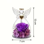 Skleněný andělíček s fialovou růží – rozměry 12 × 7 cm