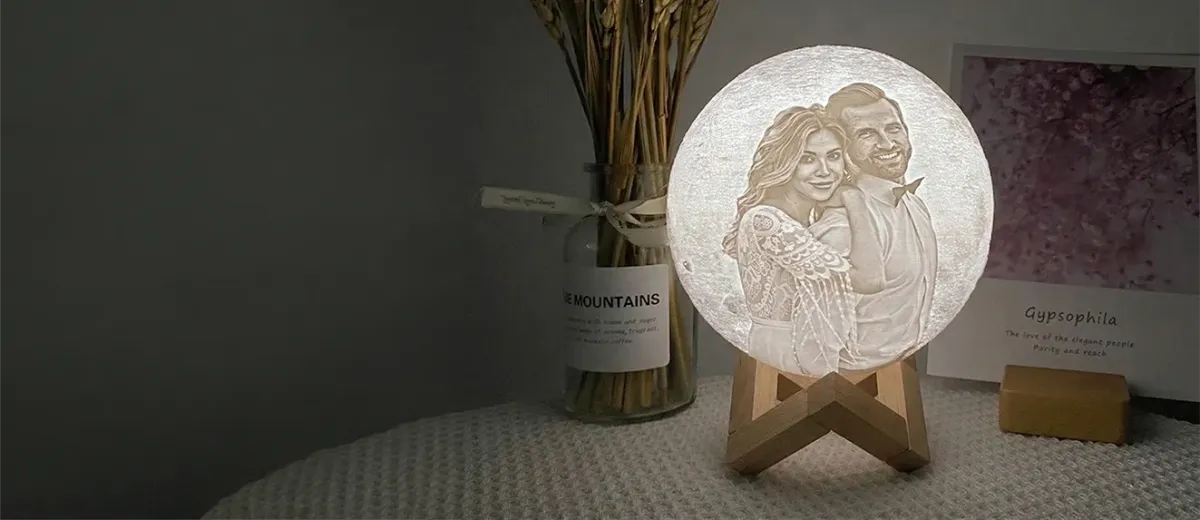 3D měsíční lampa s vlastní fotografií — personalizovaný dárek UARTIK.CZ