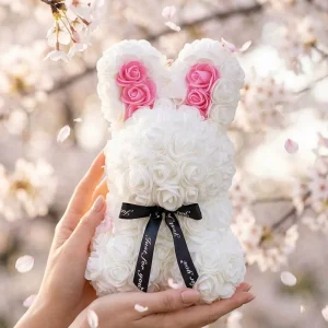 Bílý zajíček z růží s růžovými uškami – 25 cm